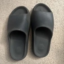 Yeezy — Yeezy Slides Dark — Sneaker — resale