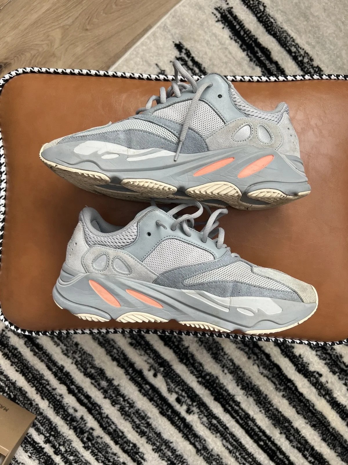 Yeezy — Yeezy 700 Sz 11 With Box — Sneaker — resale