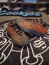Yeezy — Yeezy 700 V3 “ Fade” Size 11 (NO BOX) — Sneaker — resale