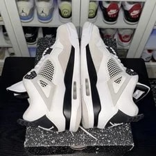 Jordan — Size 12 - Jordan 4 Retro Mid Military — Sneaker — resale