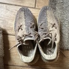 Yeezy — Yeezy 350 V2 Size 6.5 Very Good Condition Fits — Sneaker — resale
