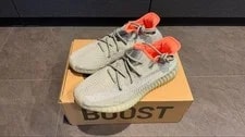 Yeezy — 10.0US Yeezy Boost 350 V2 / Us10 — Sneaker — resale