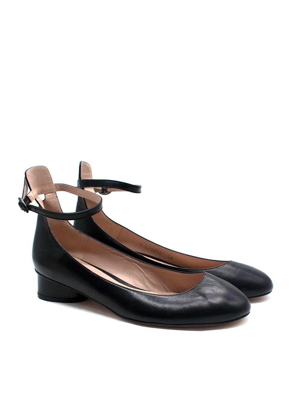 Stuart Weitzman — Stuart Weitzman Round Toe Ankle Strap — Designer Shoe — resale