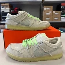 Nike SB — Nike SB Dunk Low Mummy Volt Glow Sole Size 11 — Sneaker — resale