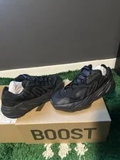 Yeezy — Yeezy Boost 700 Mnvn / Low Top — Sneaker — resale