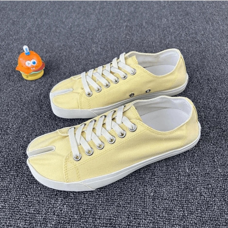 Maison Margiela — Maison Margiela Pale Tabi Split-Toe Shoes — Sneaker — resale