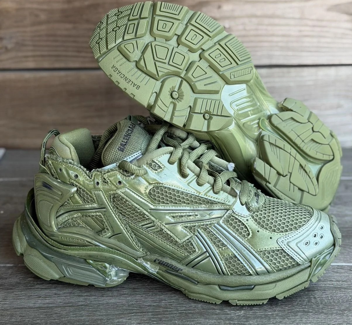 Balenciaga — Balenciaga Runner Size US 11 / EUR 44 — Sneaker — resale