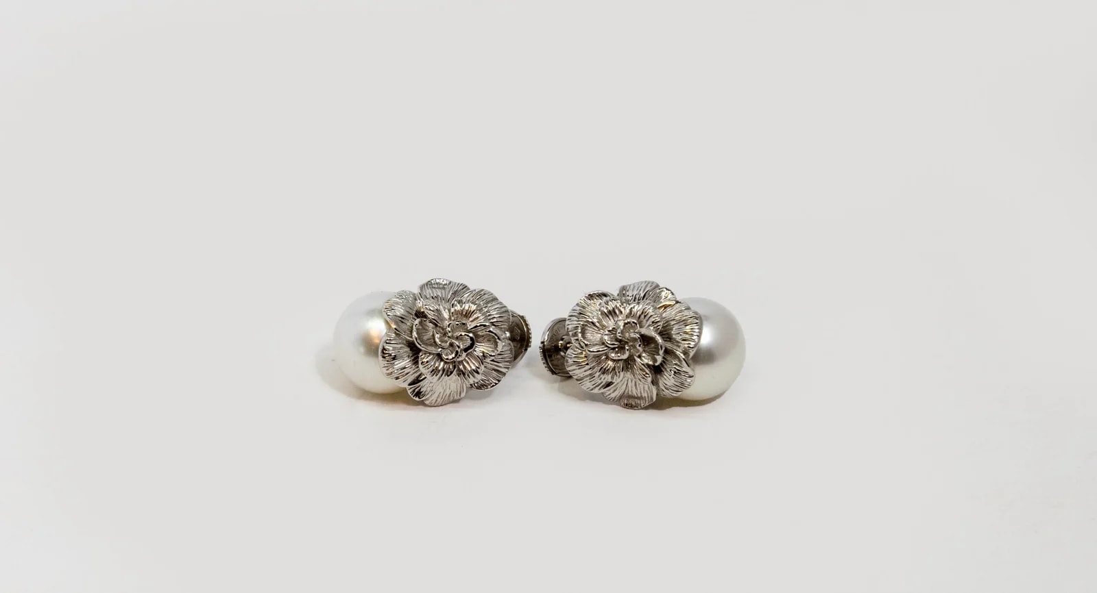 Worldofluxuryus — Carrera Y Carrera Gardenia 18K White Gold & Pearls Earring — Watch — resale