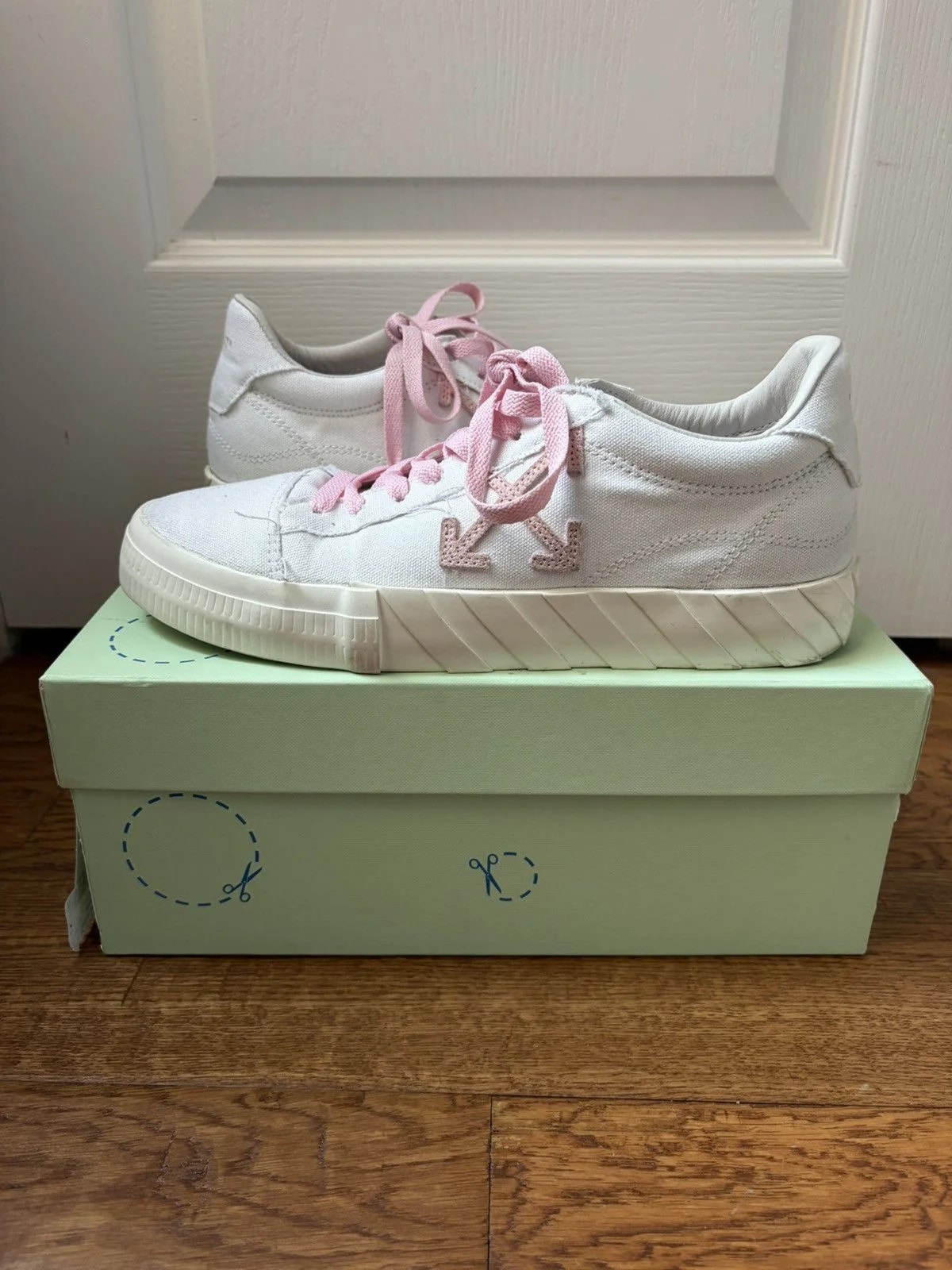 Off-White — Off-White Volcanized Low — Sneaker — resale