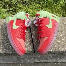 Nike SB — Nike SB Dunk High Strawberry Cough Size 8.5 Lightly Worn — Sneaker — resale