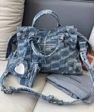 Balenciaga — Excellent Condition Balenciaga Cagole City Crossbody — Handbag — resale