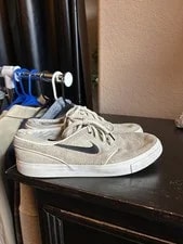 Nike SB — ’s Nike SB Low-Top Skate Shoes With Swoosh — Sneaker — resale
