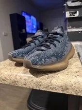 Yeezy — Yeezy Boost 350 V2 Israfil — Sneaker — resale