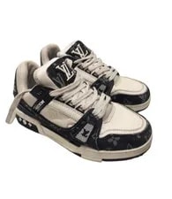 Louis Vuitton — Louis Vuitton Size 7 Italy — Sneaker — resale