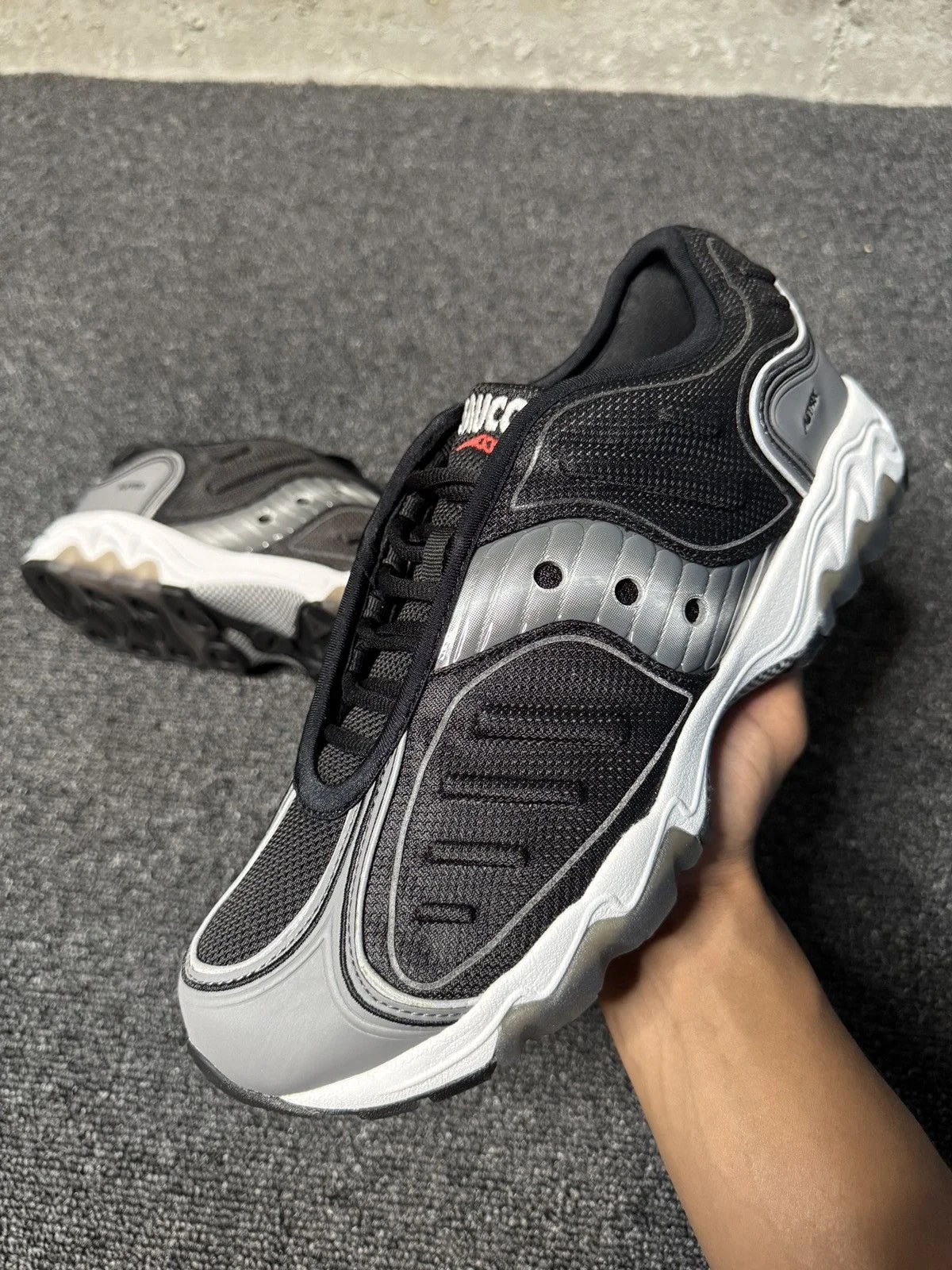 Saucony — Saucony Matrix “ Metallic” — Sneaker — resale
