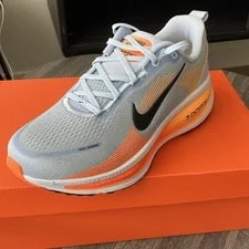 NIKE — Nike Vomero 18 Wide Size 9.5 Running Shoes — Sneaker — resale