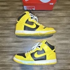 Nike — Nike Dunk Hi SP Varsity Maize Iowa -002 High Top — Sneaker — resale