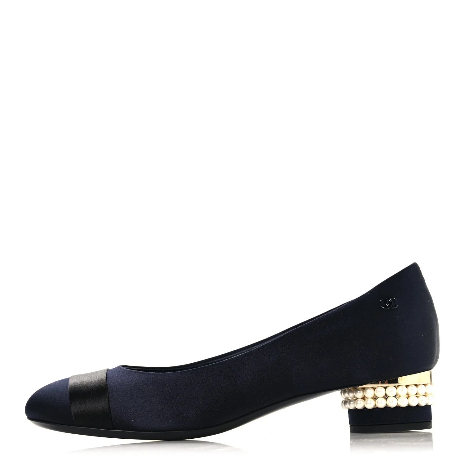 Chanel — Cap Toe Low 38 — Designer Shoe — resale