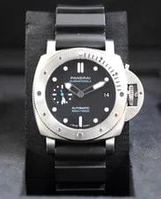 Panerai — Panerai Submersible 42mm Pam00973 Pam 00973 With Extra Straps — Watch — resale