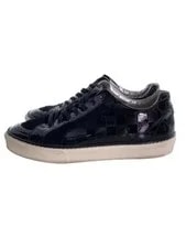 Louis Vuitton — Louis Vuitton / Low-top / UK — Sneaker — resale