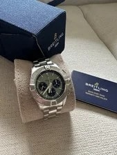 Breitling — New Unworn Breitling AB0147 Avenger B01 Chronograph 44 AB0147101L1A1 Green — Watch — resale
