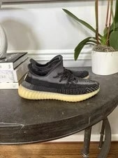 Yeezy — Yeezy Boost 350 V2 Excellent Condition — Sneaker — resale