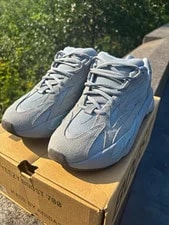 Yeezy — Yeezy Boost 700 V2 Hospital / Low Top Lace-Up — Sneaker — resale