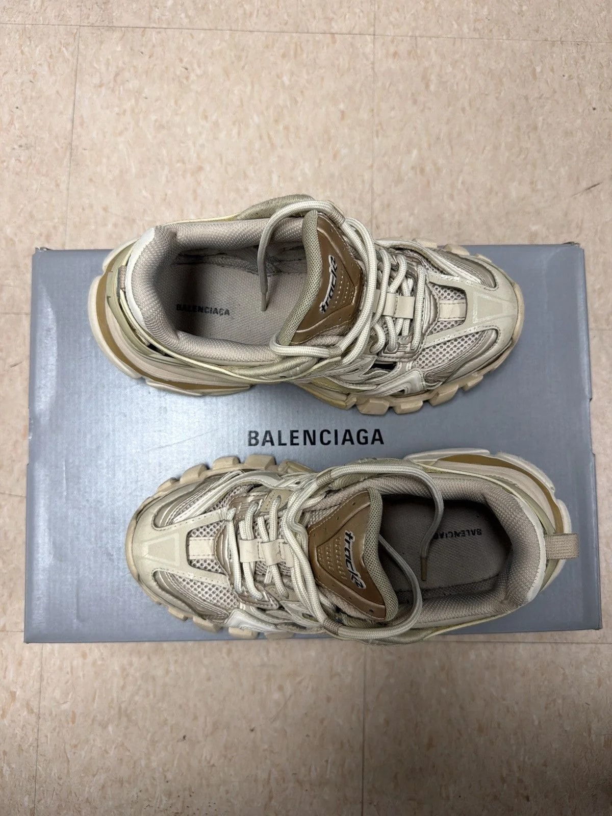 Balenciaga — Balenciaga track2 — Sneaker — resale