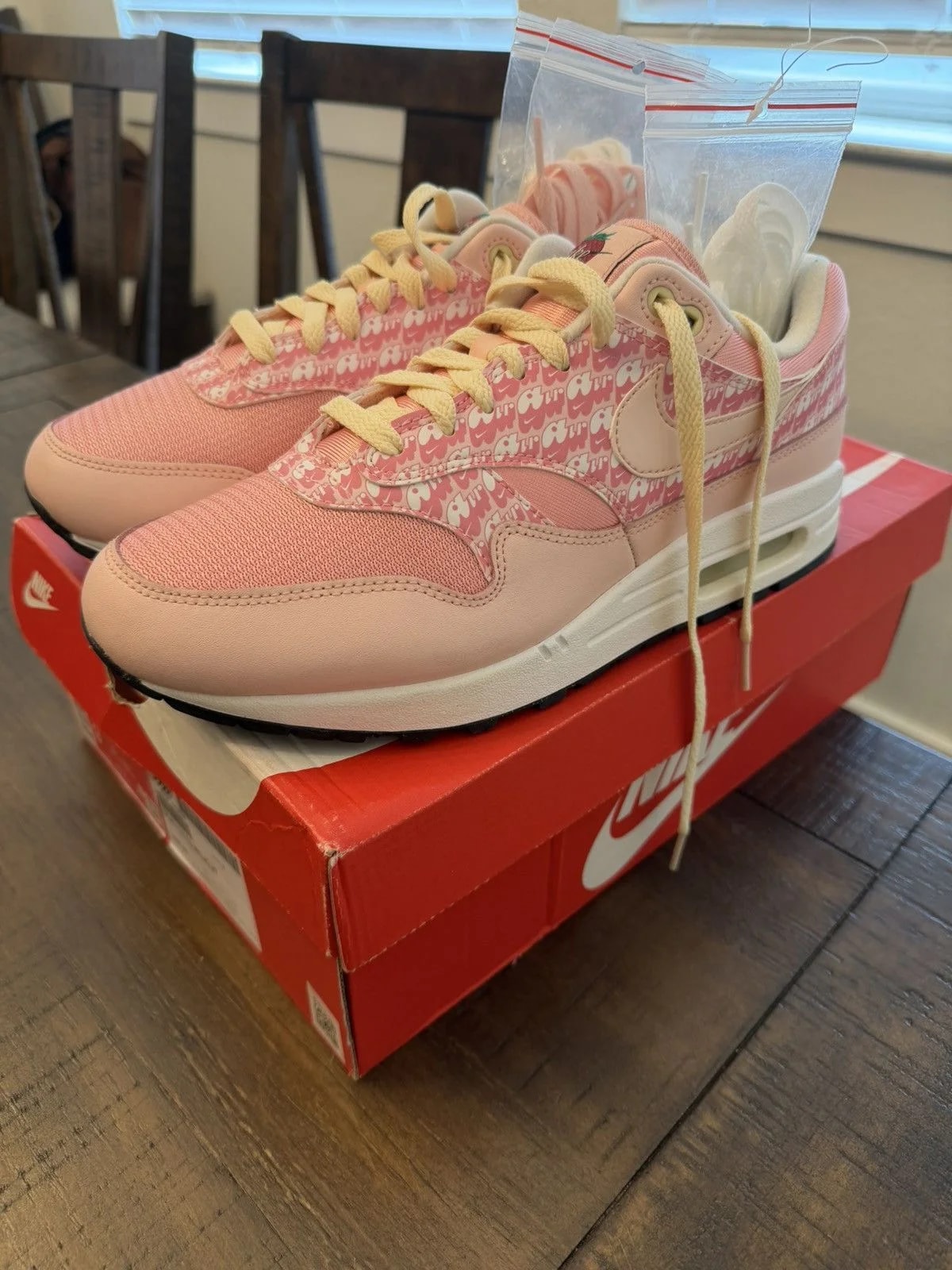 Nike — Nike Air Max 1 Strawberry Lemonade — Sneaker — resale