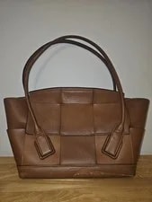Bottega Veneta — Sumptuous Bottega Veneta Arco 56 in Color (Stains) — Handbag — resale
