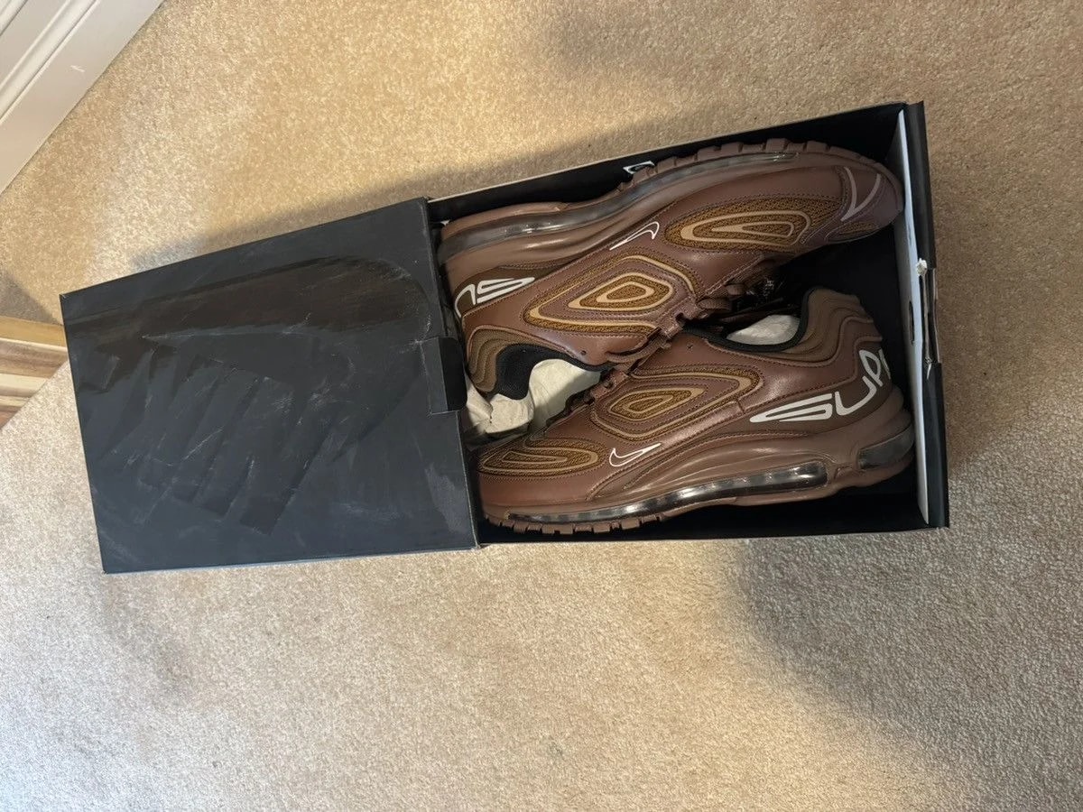 Supreme — Air Max 98 Supreme — Sneaker — resale