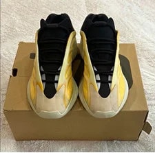 Yeezy — Yeezy 700 V3 ’s Low Top Lace Up — Sneaker — resale