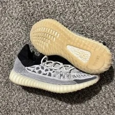 Yeezy — Yeezy 350 Cmpct V2 — Sneaker — resale