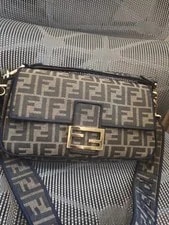 Fendi — Authentic Fendi Medium Baguette in Classic — Handbag — resale