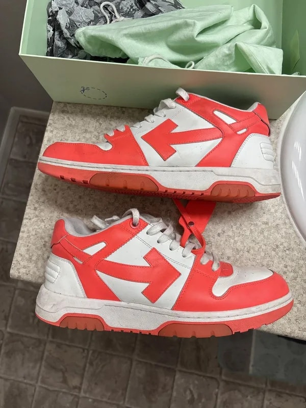 Off-White — Out of Office Low Fluo — Sneaker — resale