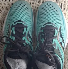 Saucony — Saucony Low Top Running Lace Up Sole — Sneaker — resale