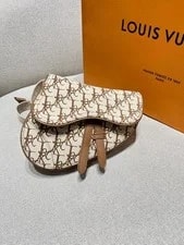 Louis Vuitton — Auth Louis Vuitton Crossbody — Handbag — resale
