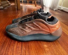 Yeezy — Yeezy 700 V3 “ Fade” — Sneaker — resale