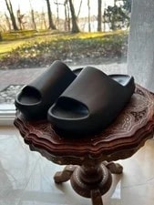 Yeezy — Yeezy Slide HQ6448 Size 6 Great Condition — Sneaker — resale