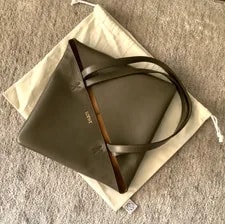 Loewe — Loewe Medium Puzzle Fold in , in Excellent Condition. — Handbag — resale