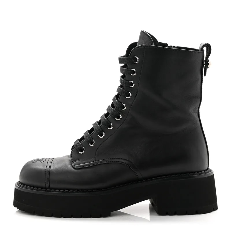 Chanel — Cap Toe Lace Up Combat 39 — Accessory — resale