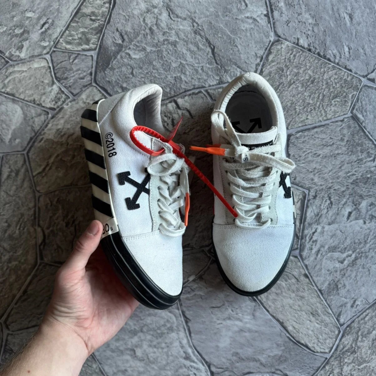 Off-White — Off-White Vulcanized Low Top Shoes — Sneaker — resale