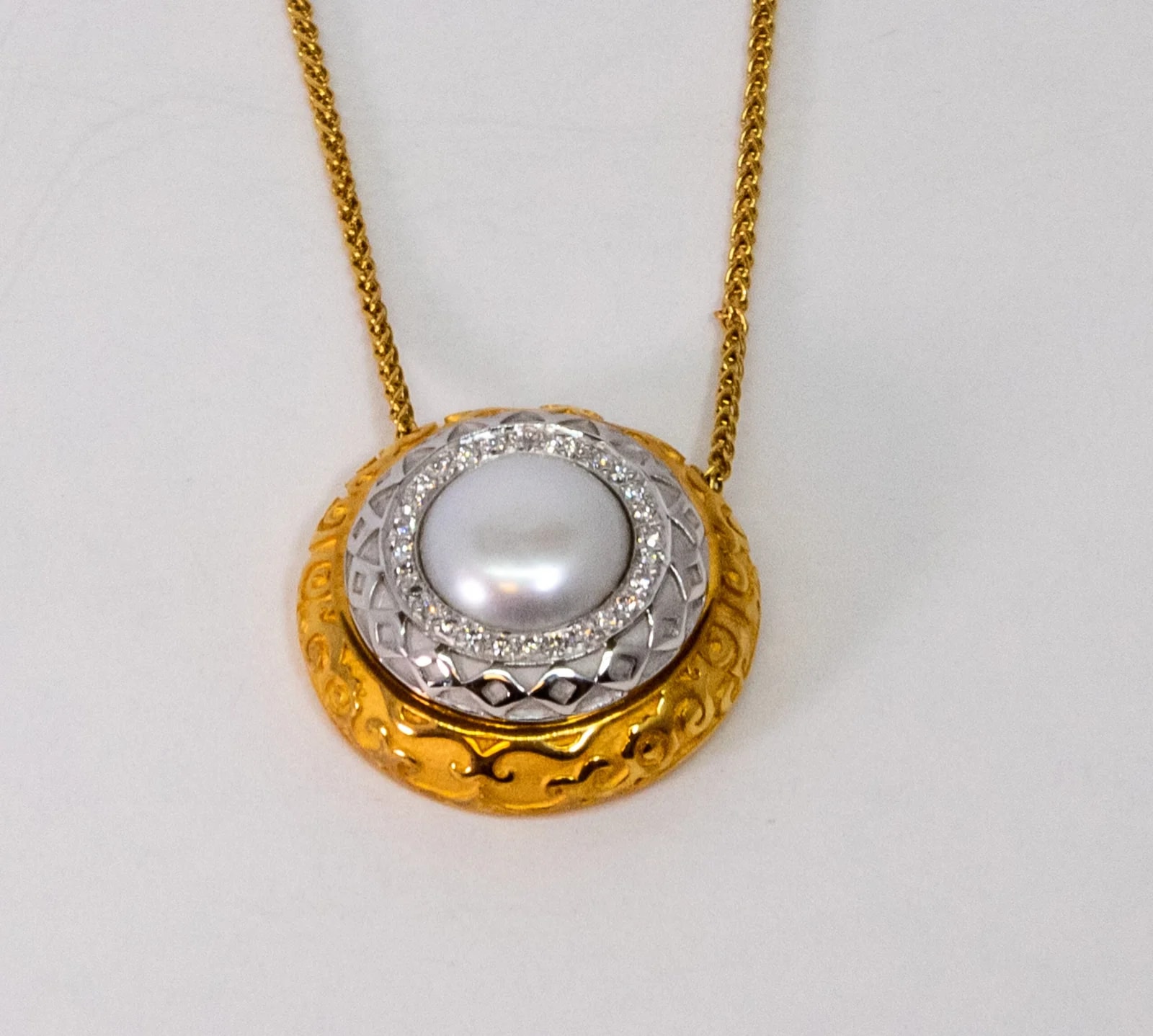 Worldofluxuryus — Carrera Y Carrera Musica Alegoria 18K Yellow Gold and 18K White Gold With Pearl Pendant — Watch — resale