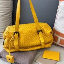 Bottega Veneta — Excellent Bottega Veneta Montaigne — Handbag — resale