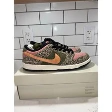 Nike SB — Nike SB Dunk Low Arts & Rec — Sneaker — resale
