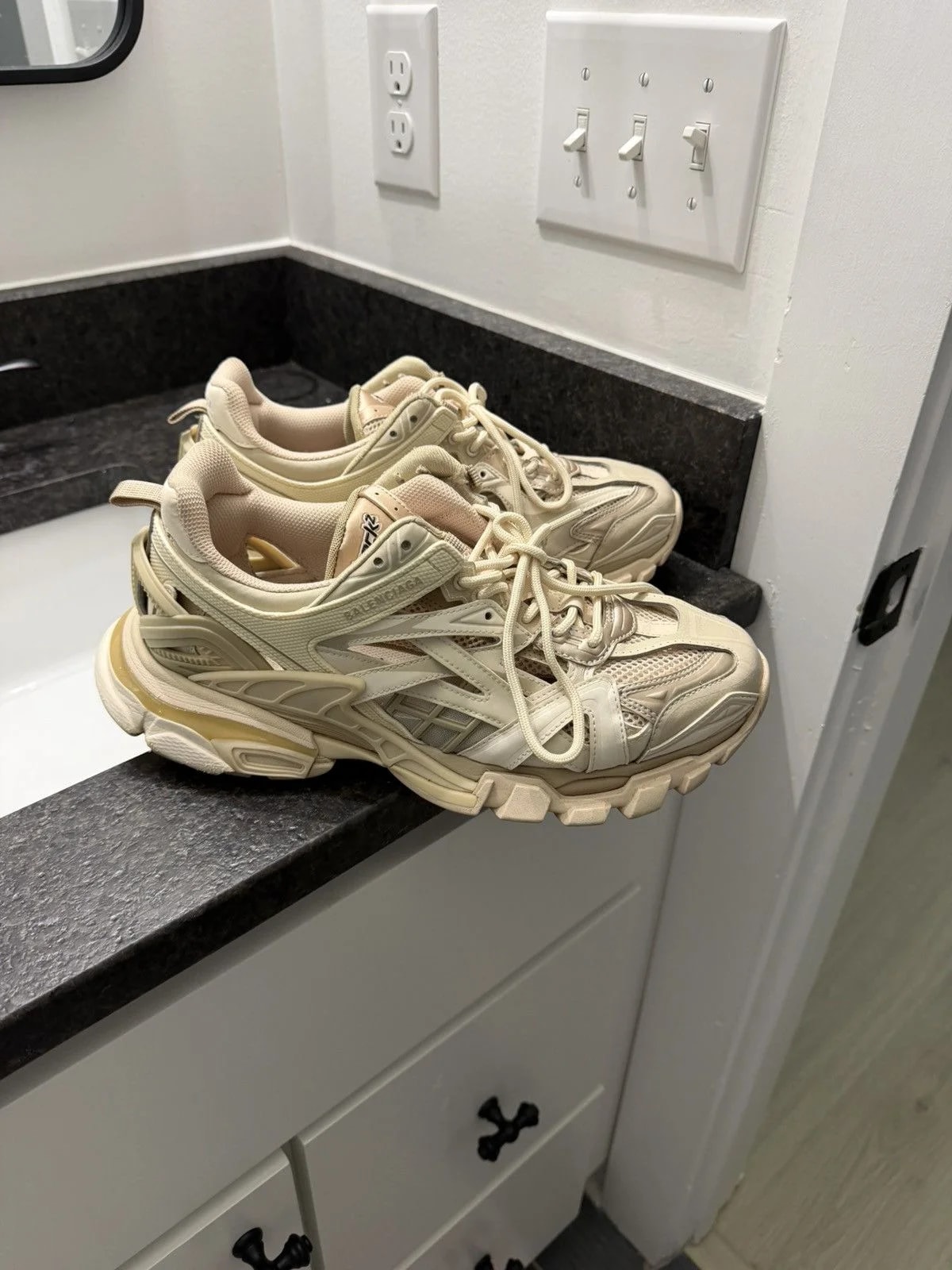 Balenciaga — Balenciaga Track 2s — Sneaker — resale