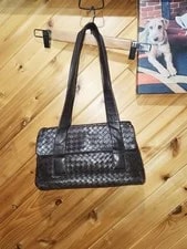 Bottega Veneta — Bottega Veneta Italy Satchel 12x4x7 — Handbag — resale