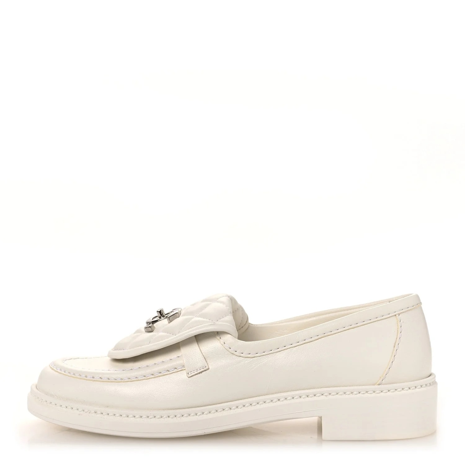 Chanel — Shiny CC Turnlock 37.5 — Designer Shoe — resale