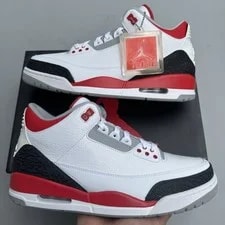 Jordan — Jordan 3 Retro 2013 | 136064-120 — Sneaker — resale
