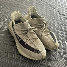 Yeezy — Yeezy Boost 350 V2 -’s 9.5-With Box and Goat Authenticity Card — Sneaker — resale
